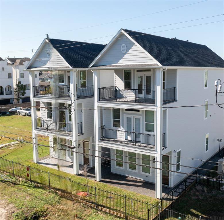 NEW CONSTRUCTION, 2900 S.F. FIRST FLOOR LIVING, THIRD FLOOR GAMEROOM WITH EXPANSIVE COVERED BALCONY