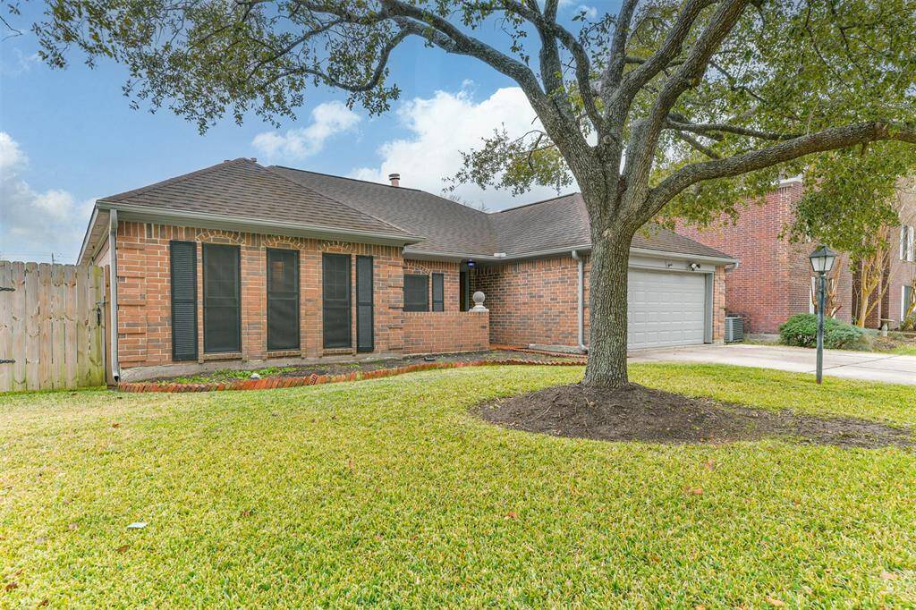 The perfect 3/2/2 house for your family or as an investment