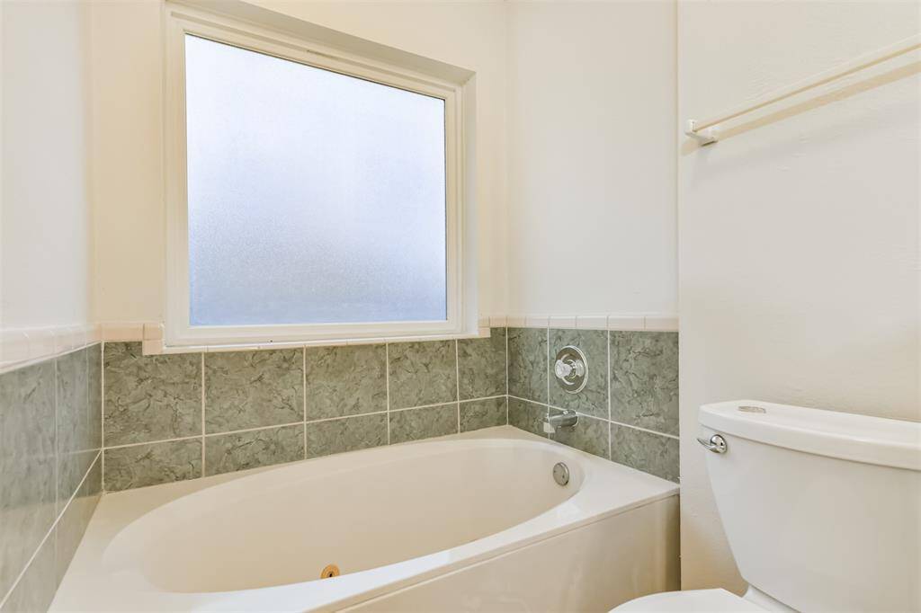 Jetted tub