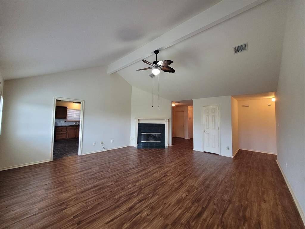 Livingroom with luxury wood grain floors