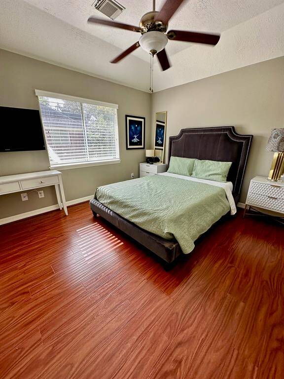 Secondary bedroom