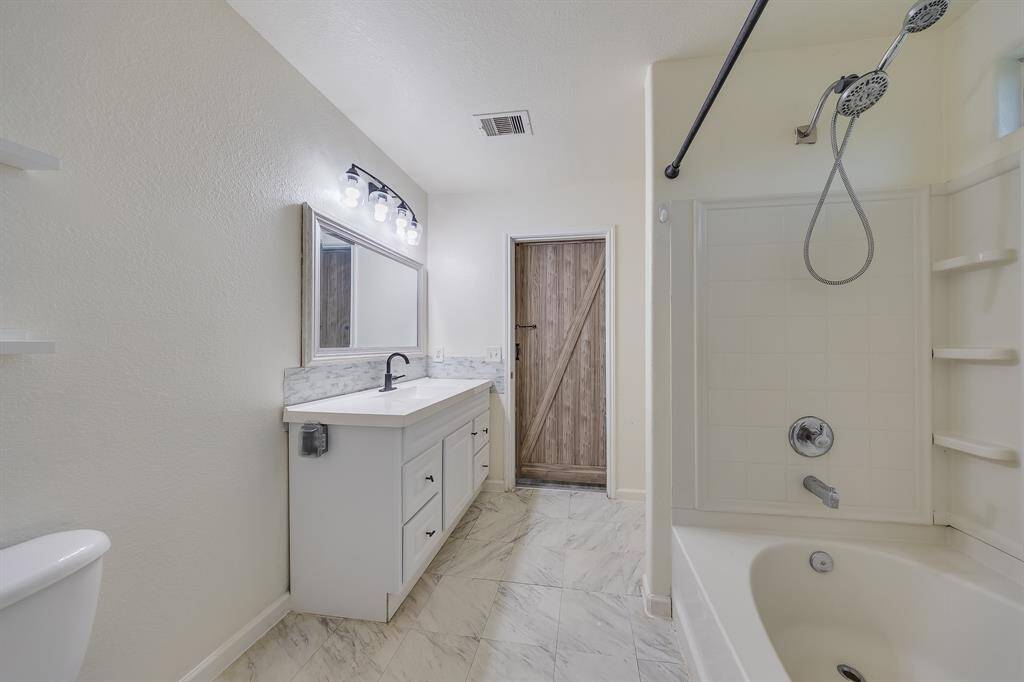 It has a good-sized layout, providing comfort and functionality for daily routines.