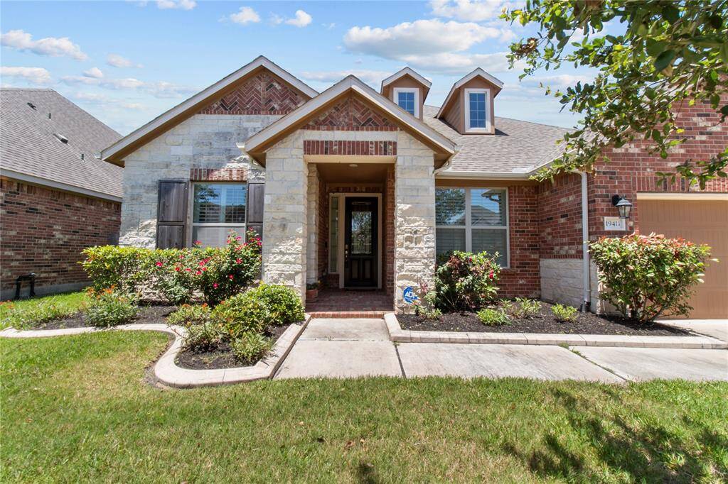 Welcome to your beautifully manicured home!