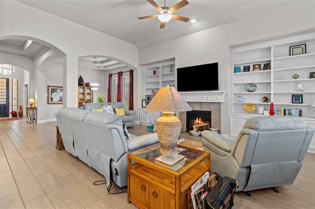 Gas Log fireplace in the super sized living room