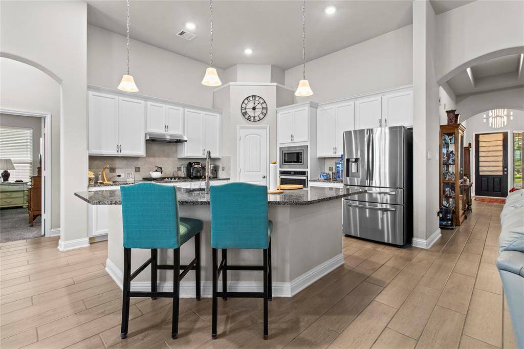 Island kitchen breakfast bar