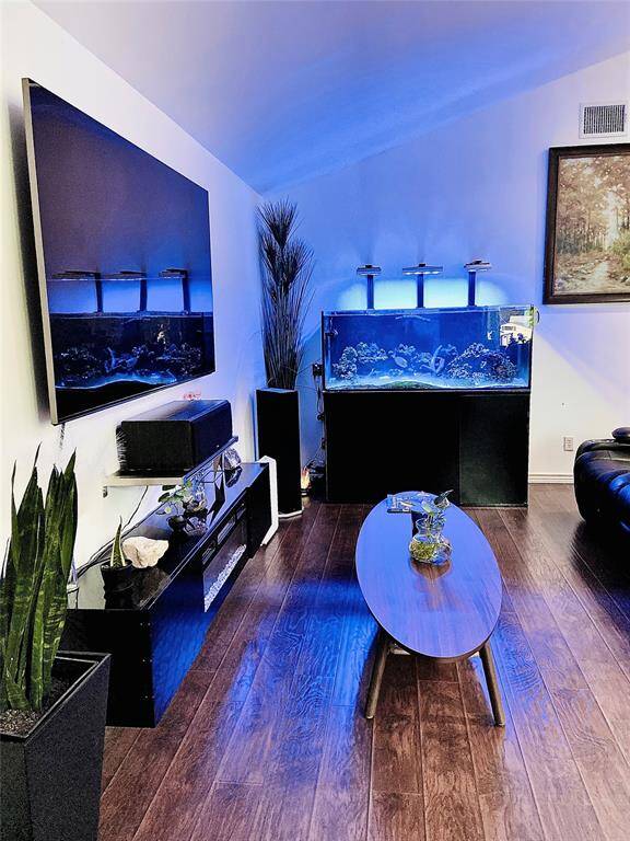 Enjoy the tranquility of this grand salt water fish tank with so many tropical fish