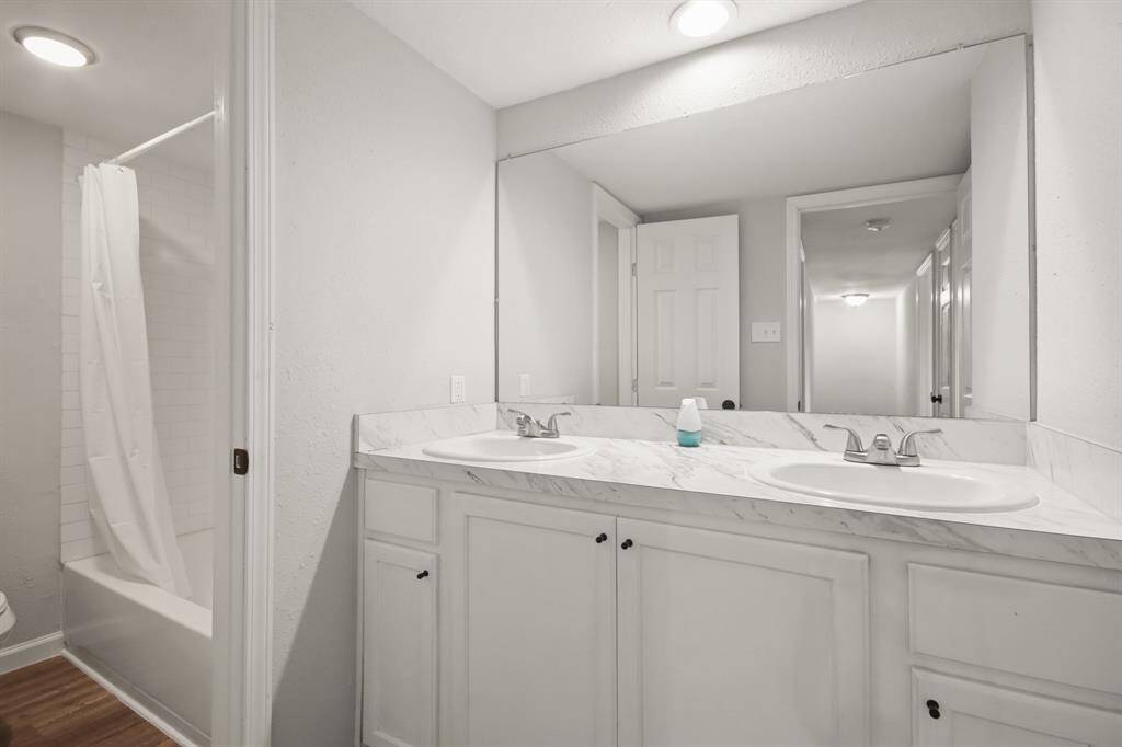 Full Bath Upstiars