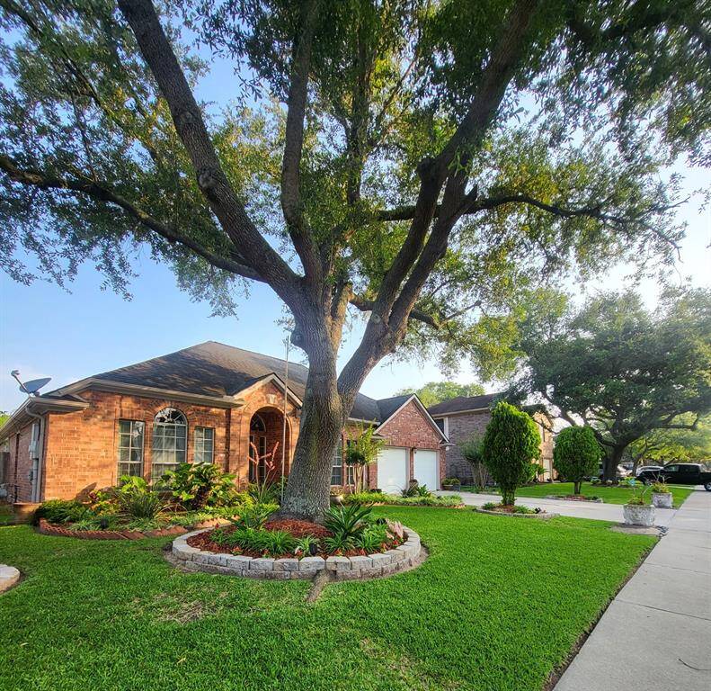 Welcome Home to 2014 N Mission Circle. Large 1 story with tons of space