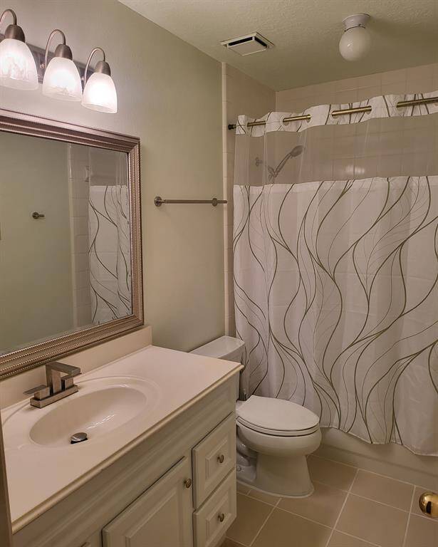 Secondary Bathroom.