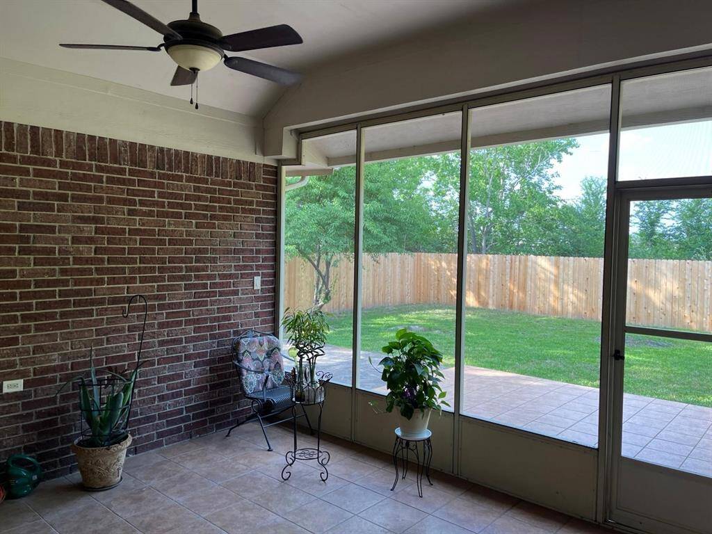Beautiful Screened-In Porch!