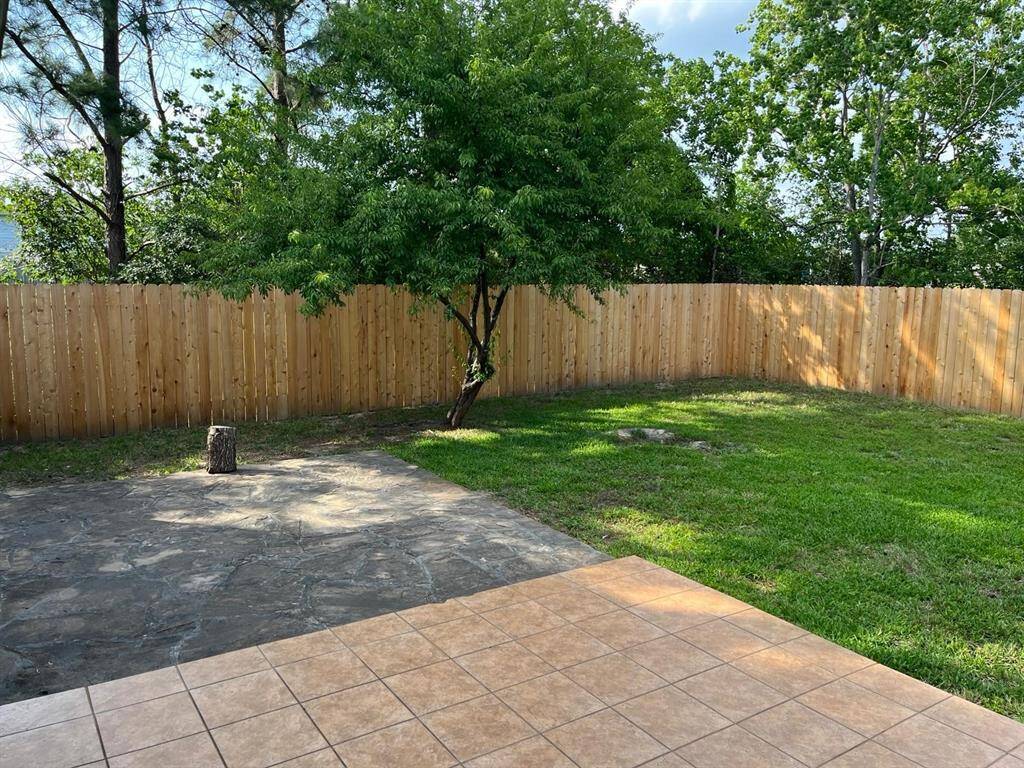 Large Outdoor Patio Area!