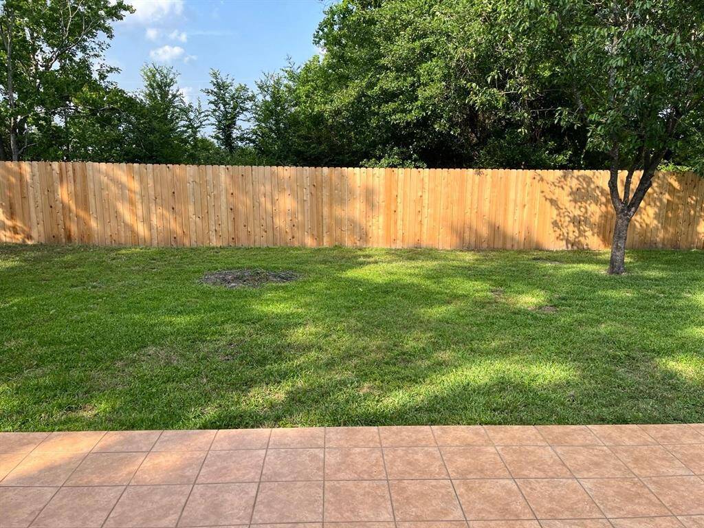 Large Backyard with New Fence!