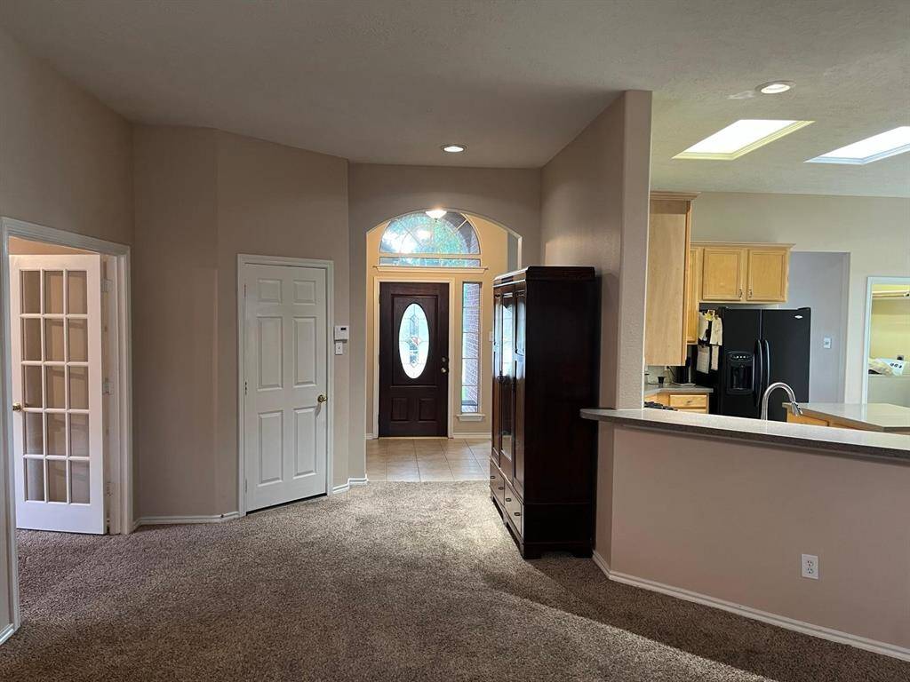 Open Floorplan. Great for entertaining!