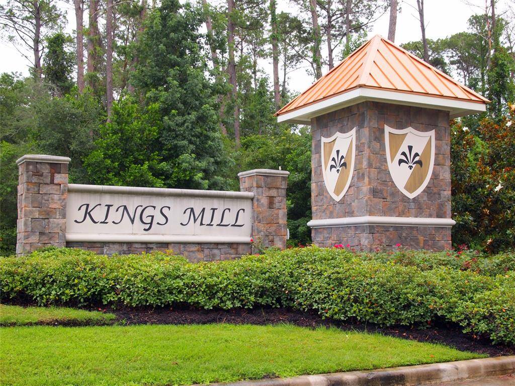 Stately entrance to the neighborhood.