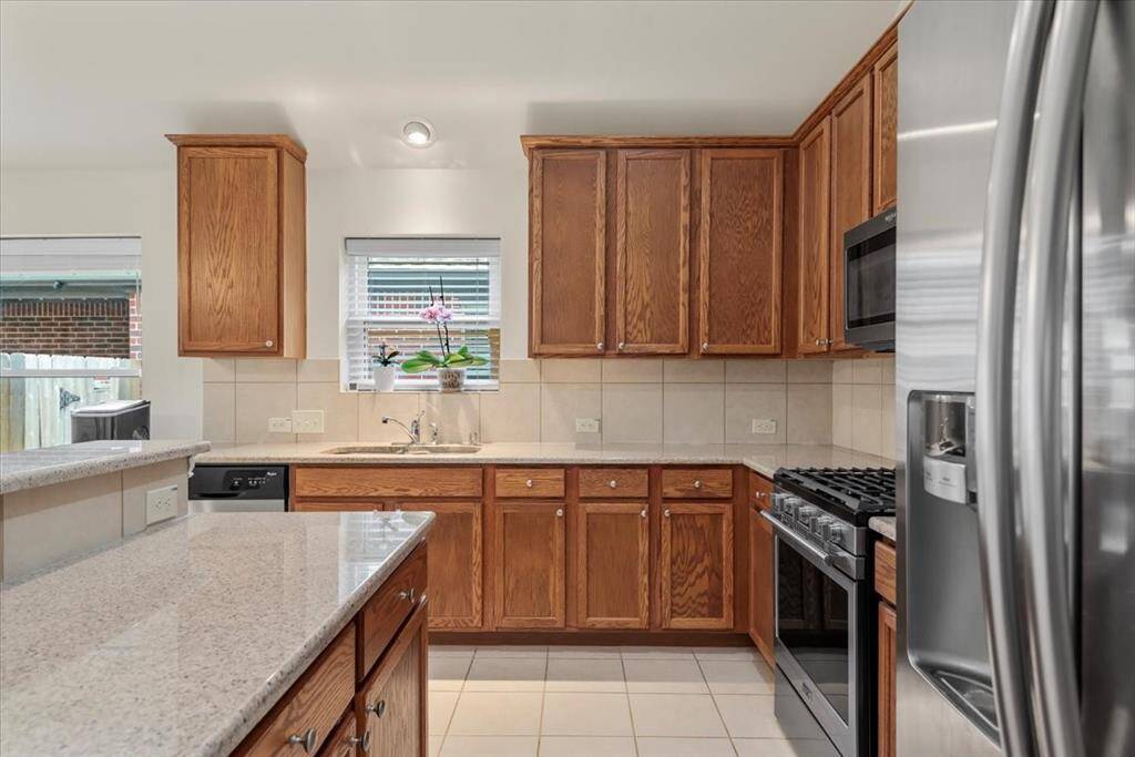 Cooks will love the GAS stove.