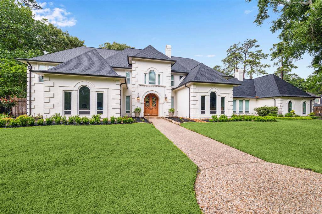 Welcome to one of the most coveted streets in Kingwood. Nestled in the Heart of the Culdesac.