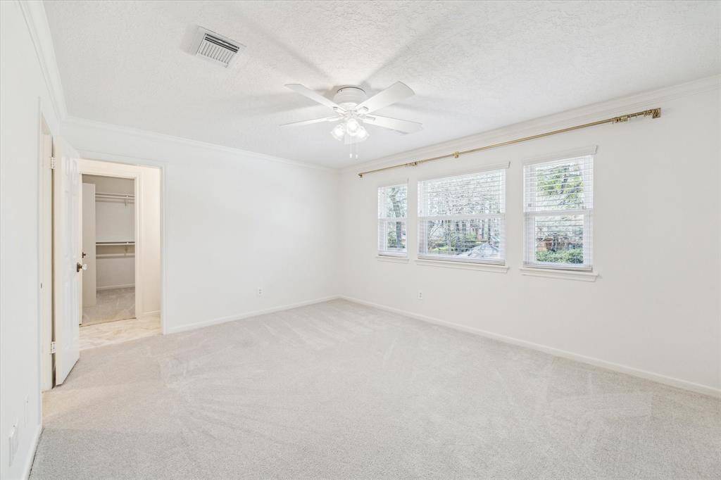 Another large secondary bedroom.  It was hosting a Queen bed, 2 end tables and a dressor.