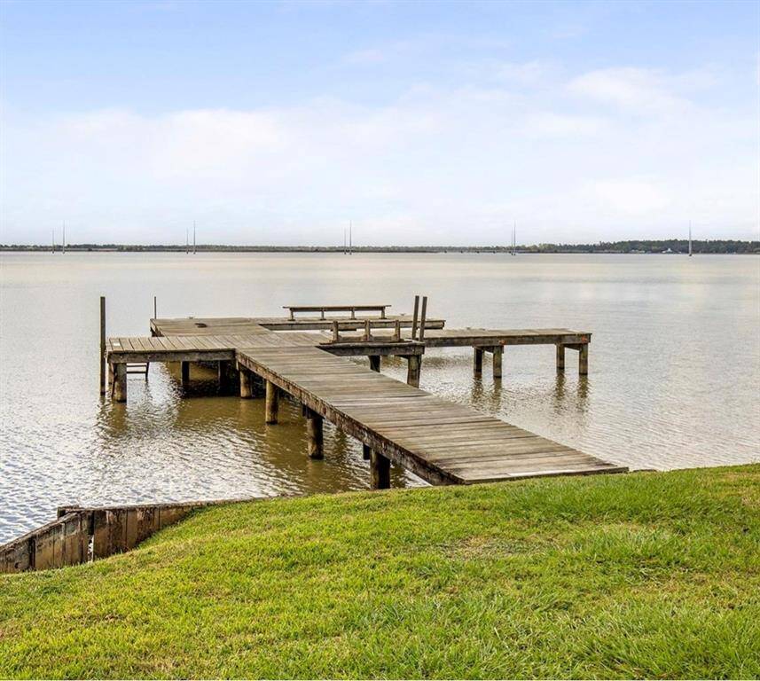Pier for all to use. This is part of your HOA!