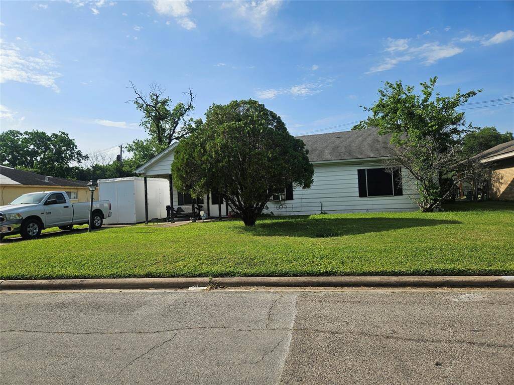 Oversized Front Yard