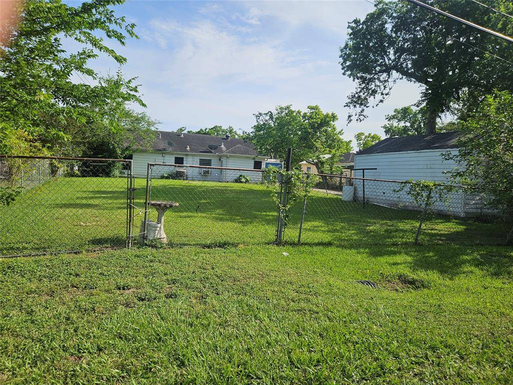 Huge Fenced - Backyard View