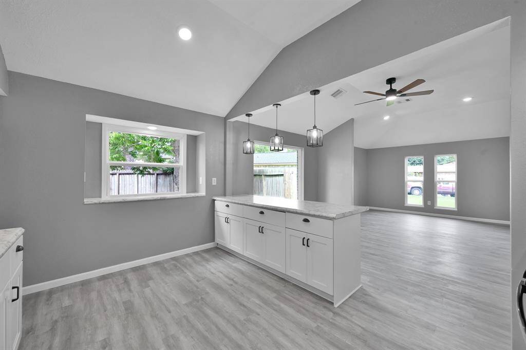 Spacious Kitchen/Breakfast Bar