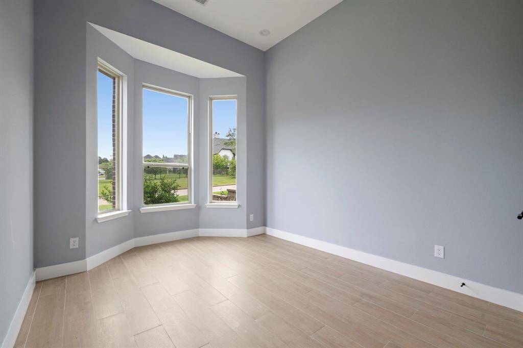 Secondary bedroom