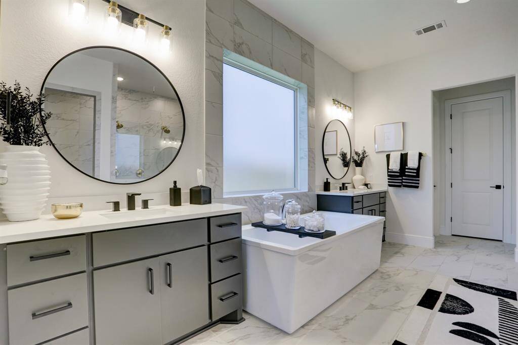 Lavish primary en-suite