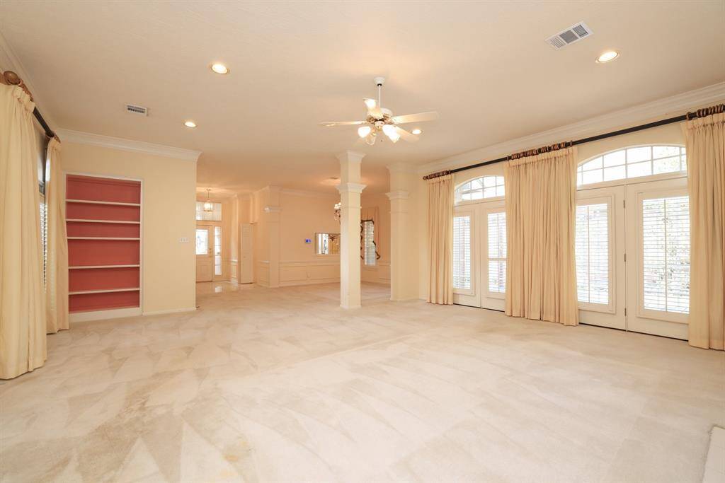 Hughes Landing is a vibrant mixed-use development located in The Woodlands, Texas, along the scenic shores of Lake Woodlands. Developed by The Howard Hughes Corporation, Hughes Landing is designed as a premier destination for living, working, shopping, dining, and entertainment.