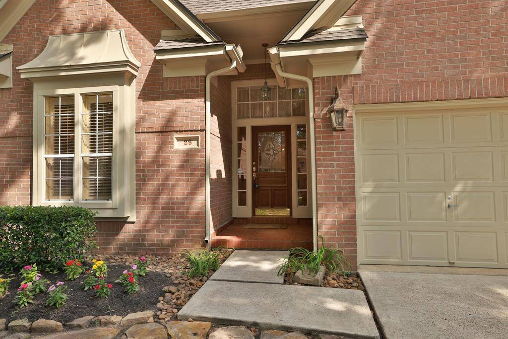 Welcome to the highly sought-after Retreat section 62 in Grogans Mill! This single-story gem offers versatility with 3 bedrooms or 2 bedrooms with a study, formal dining, and an atrium, providing ample space for your lifestyle needs.