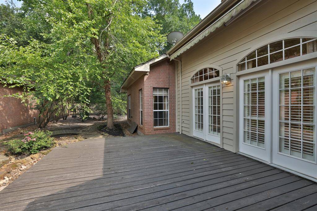 Priced below market to give YOU instant equity and the chance to make this home your own. Let us know how we can help make 26 Wild Meadow Ct, The Woodlands, TX 77380—your new home!