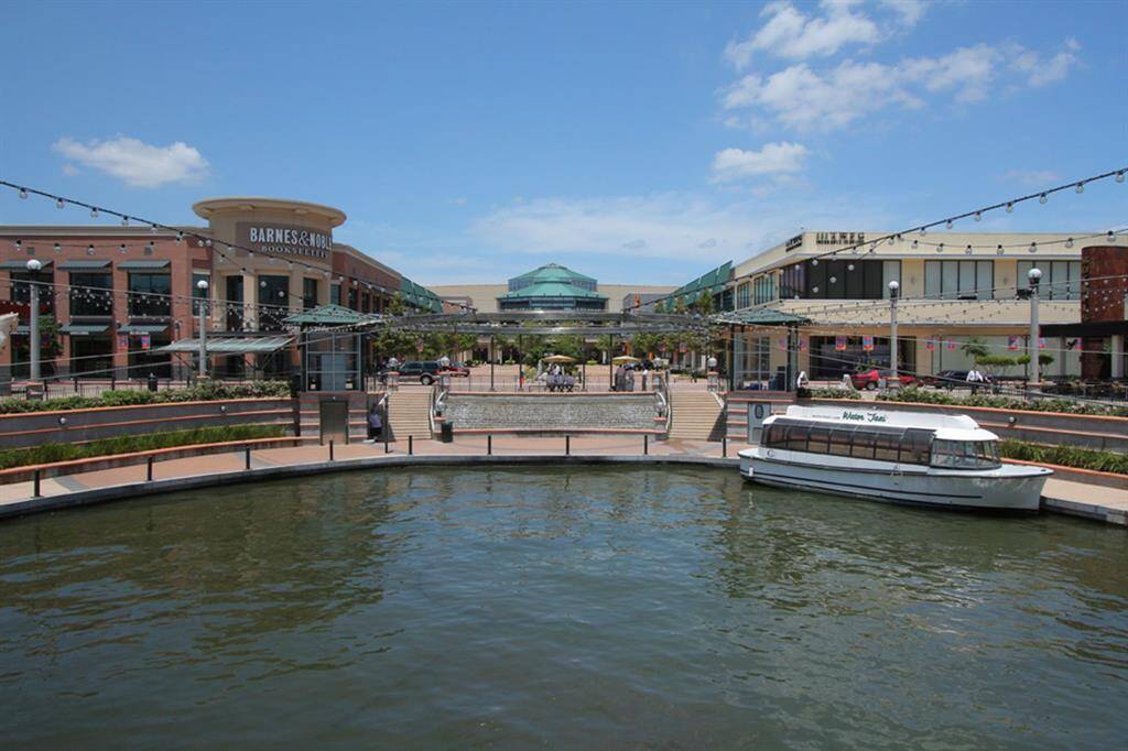 The Waterway is flanked by walkways, green spaces, shops, restaurants, and entertainment venues, making it a vibrant hub of activity. Visitors can enjoy leisurely strolls along the water, dine at waterfront restaurants, or take a boat tour to explore the area from a different perspective.