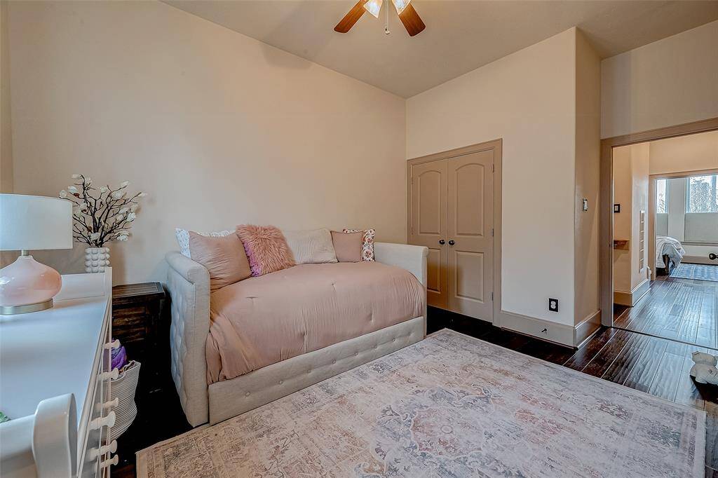 Secondary Bedroom, ensuite.