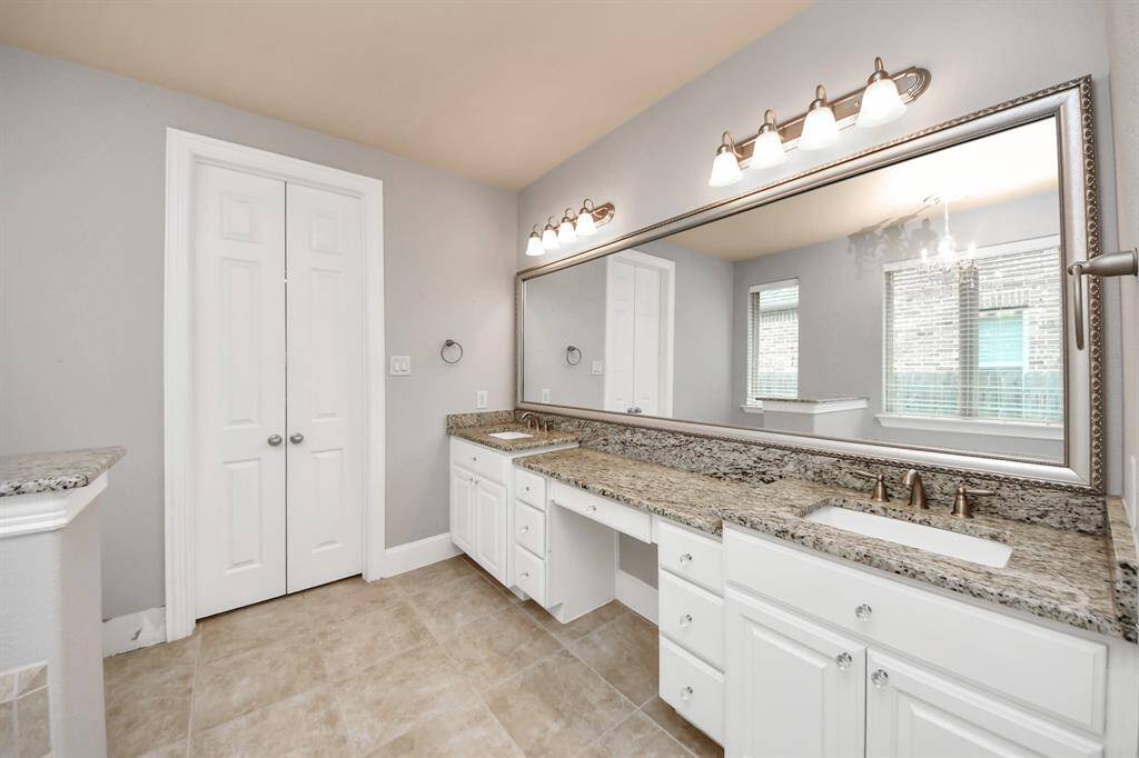 Primary bath with dual sinks and vanity