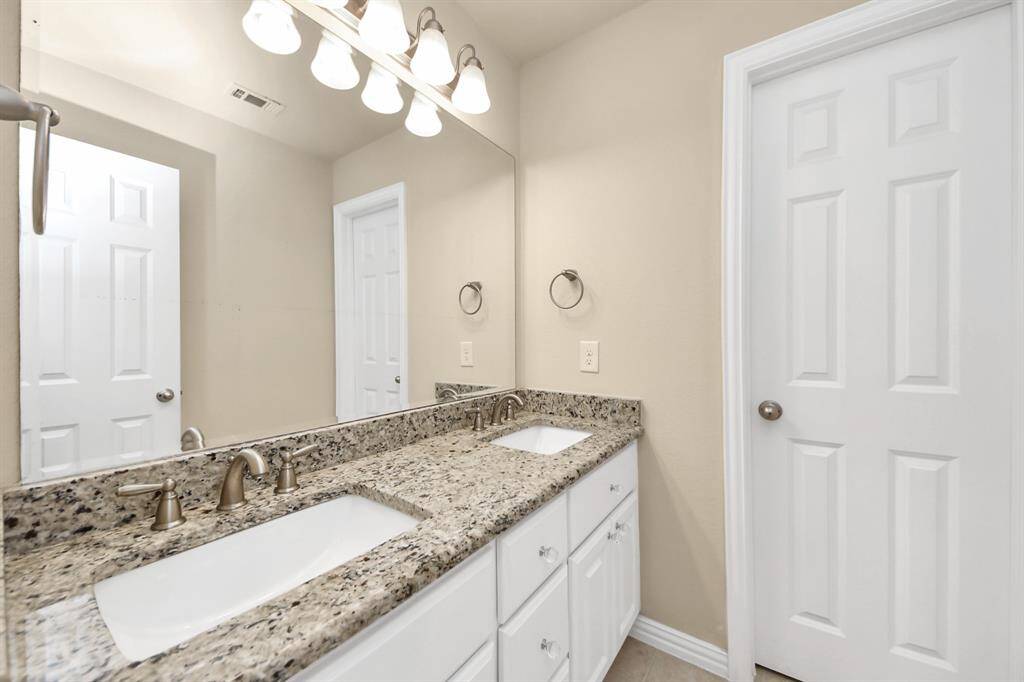 Upstairs secondary full bath