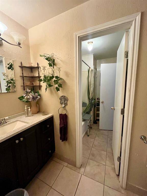 Jack & jill bathroom