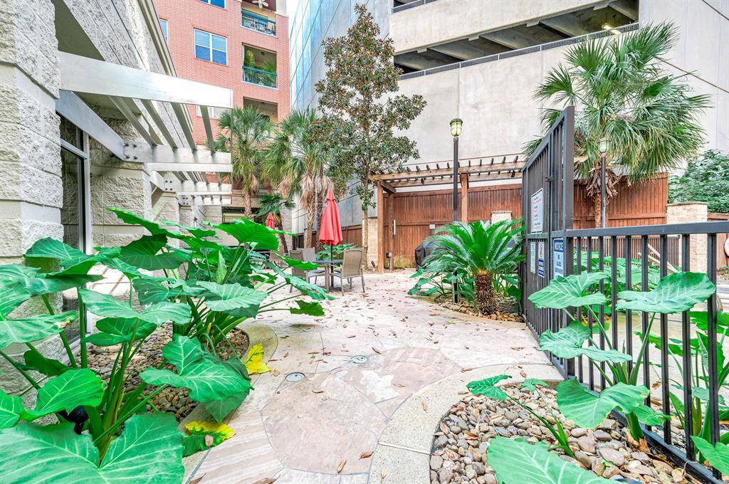 Garden area leading to the grill!