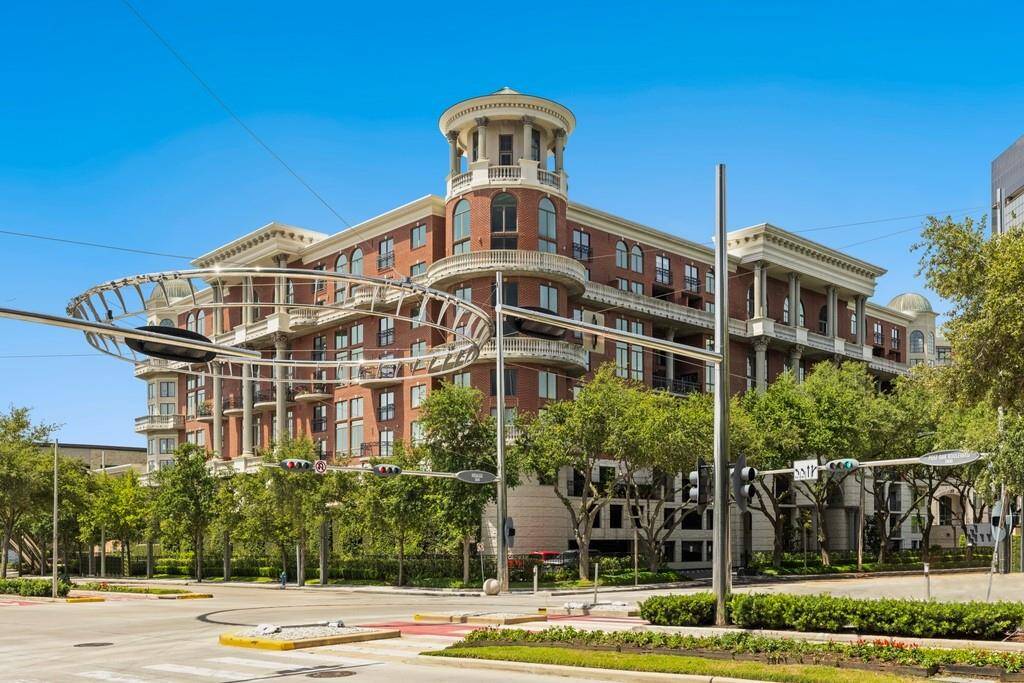 Manhattan Lofts is an exceptional mid-rise residence in Houston's Uptown Galleria area.