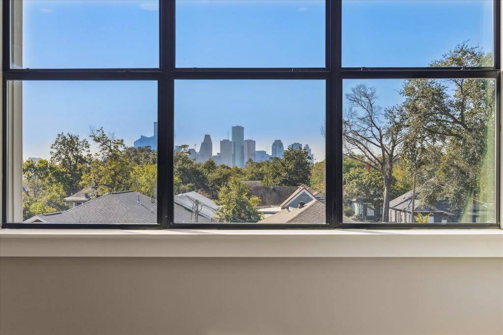 Houston’s skyline steals the spotlight from this dreamy bedroom window—an everyday view you’ll never get tired of.