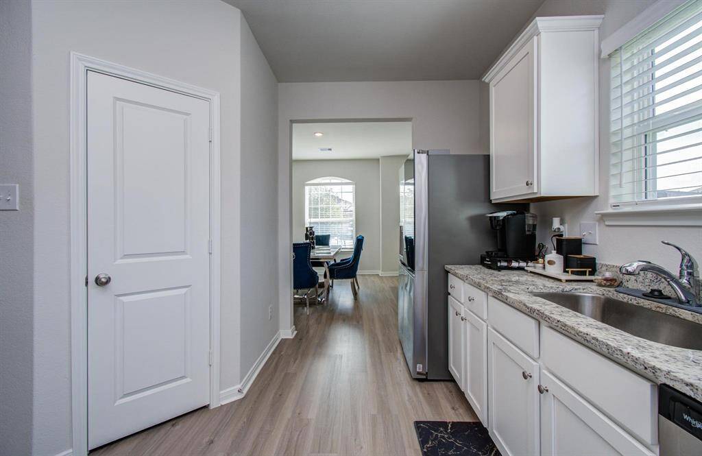 Enjoy seamless flow from the kitchen to the dining room.