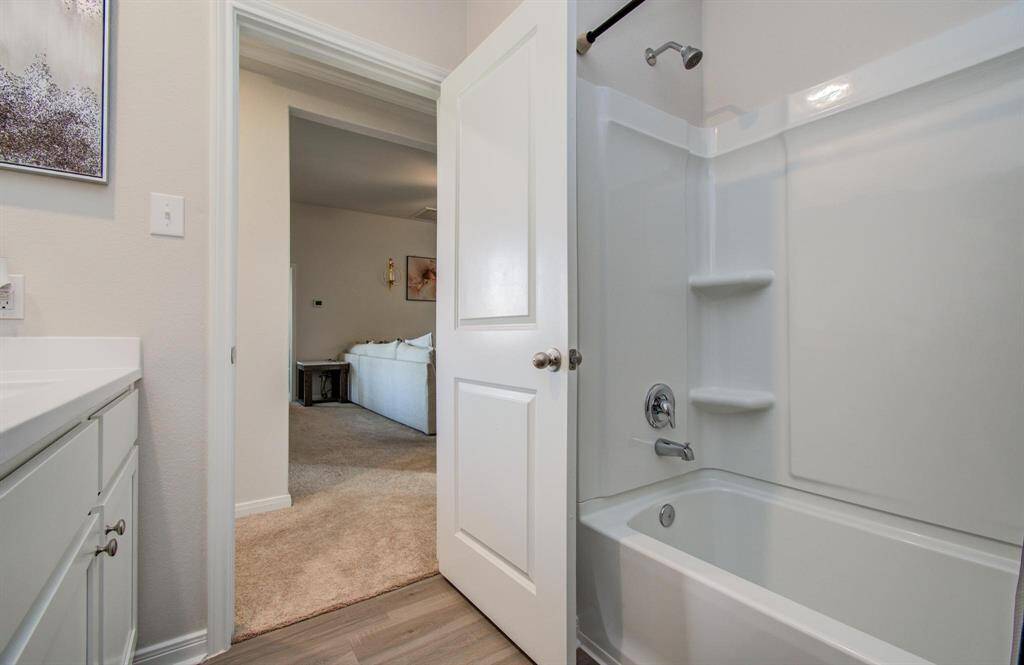 Secondary bathroom.