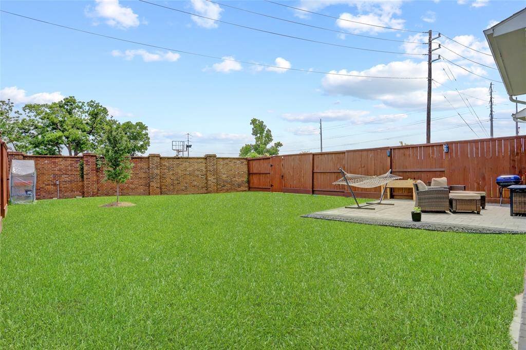 Another angle of the large yard space.