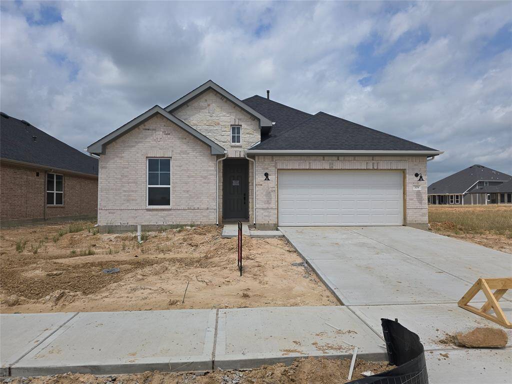Come experience the perfect blend of contemporary elegance and spacious livability in a setting that welcomes you with open arms.