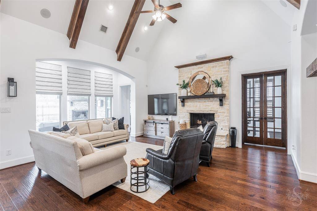 Casual elegance comes naturally in a room like this. This home is ready to move in. Do not wait too long to schedule your showing!