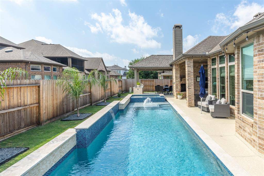Zoned to award winning Katy ISD and conveniently located close to commuter routes, shopping, restaurants, schools, hospitals and more!