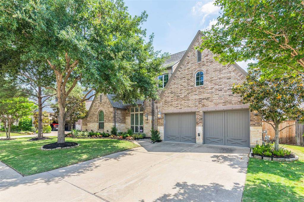 This beautiful Highland Home in Cinco Ranch is located in one of the most popular master planned communities in the US. Your family will enjoy many amenities including neighborhood pools, tennis courts, walking and biking trails.