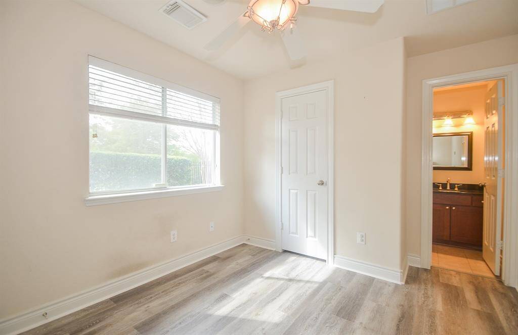 Spacious 1st floor bedroom with ensuite.