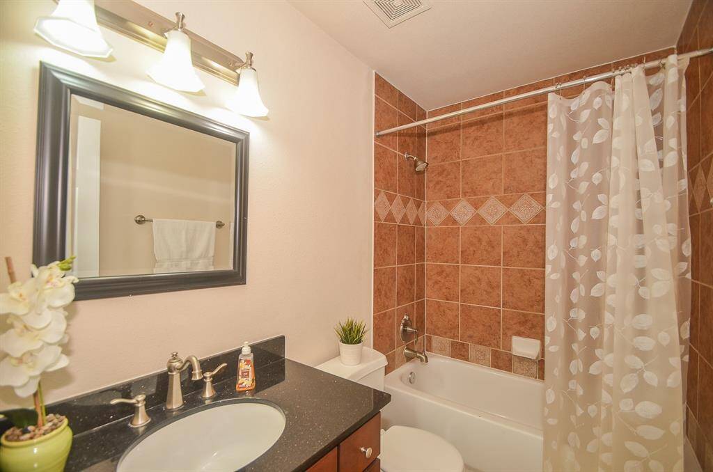 3rd bedroom ensuite.