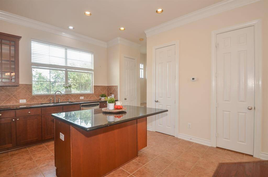 Spacious Kitchen