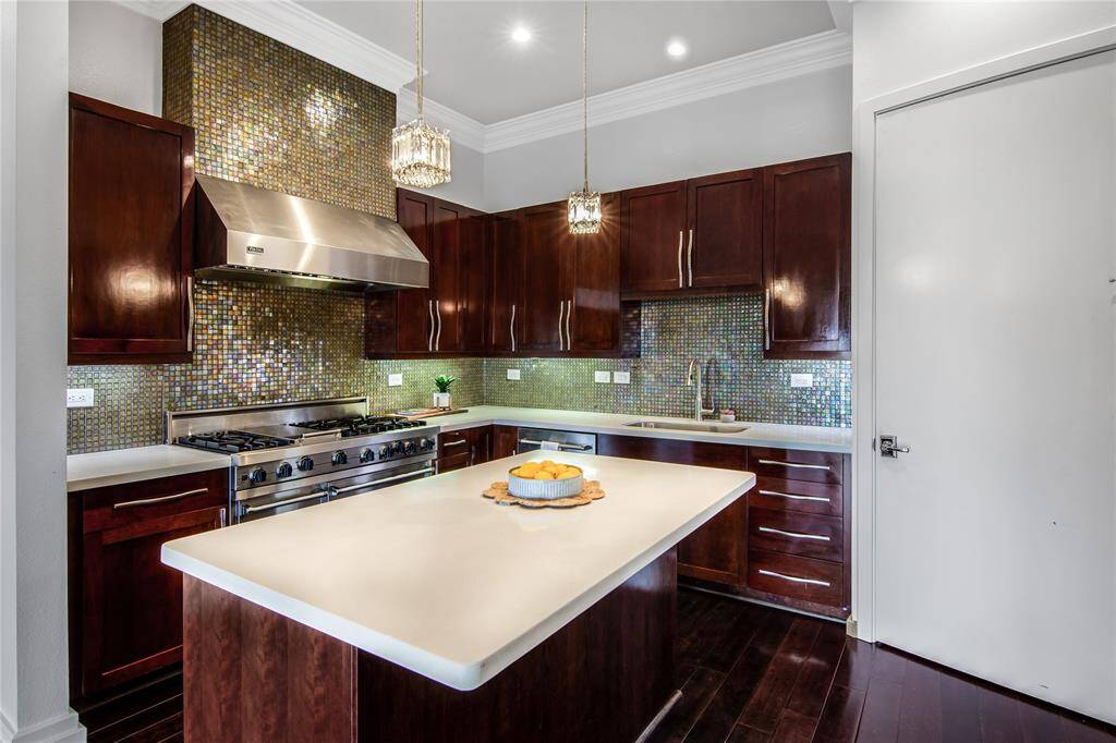 Top of the line- Viking gas stove and double ovens, stainless steel refrigerator, and microwave!!