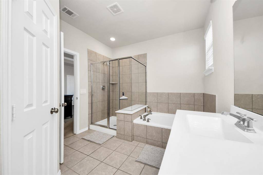 primary en-suite bathroom